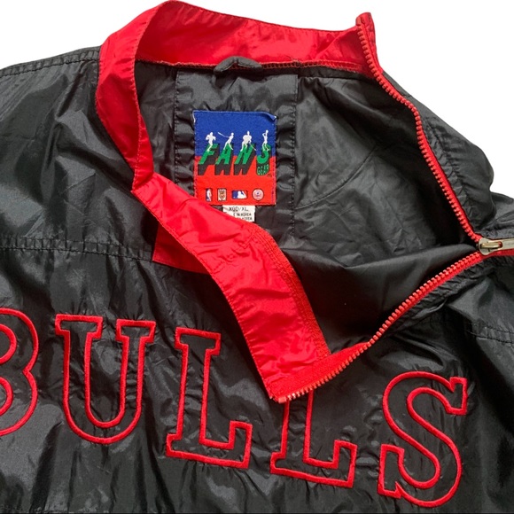 Vintage 90s Fans Gear Chicago Bulls Windbreaker - Picture 4 of 5